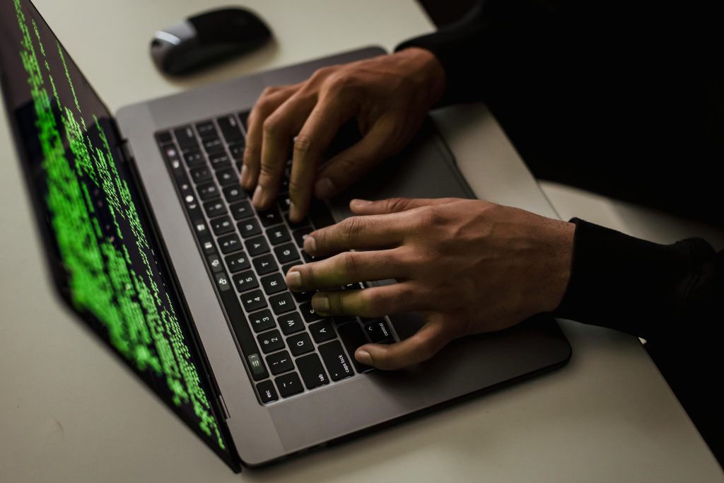 Ciberseguridad Bancaria: Riesgos y Soluciones